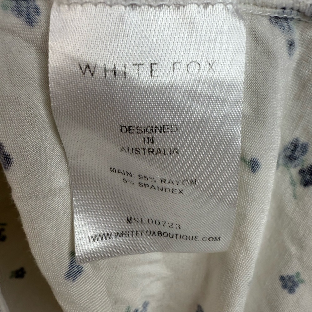 White Fox long sleeve cropped crop white  Cream navy  Floral Long Sleeve Top - Picture 10 of 12